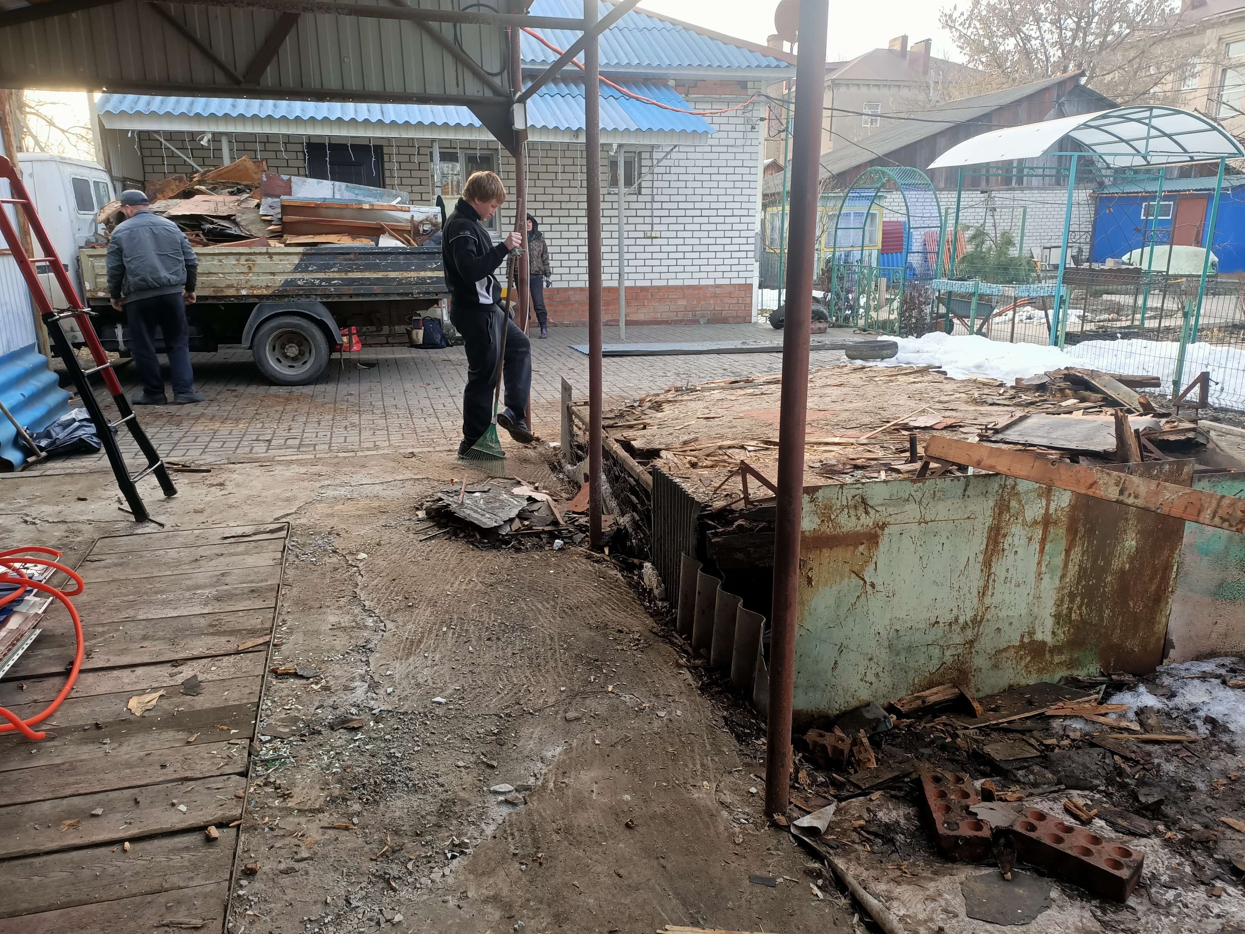 Демонтаж кунга (сарая) и утилизация